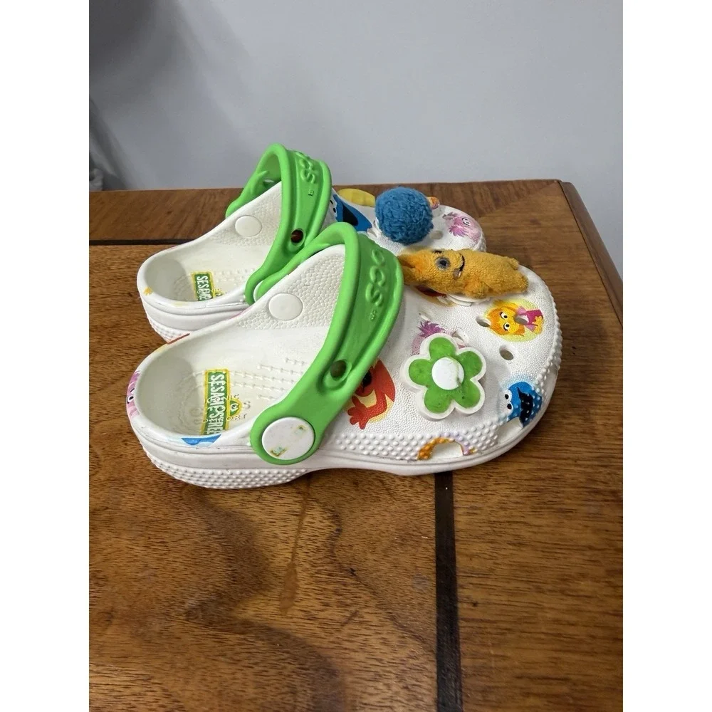Crocs Sesame Street Be Seen Clogs Kids Size 7 Julia Elmo Zoe Cookie Monster